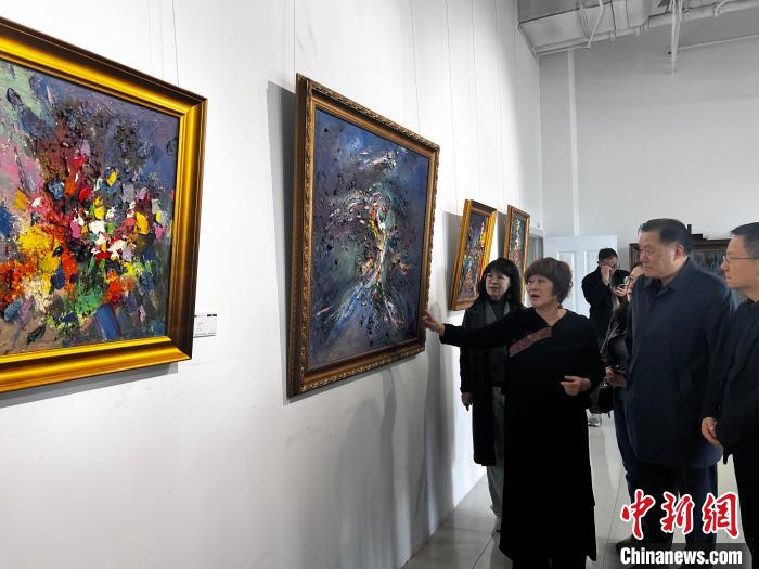 投注：“心領神繪”尹金丹油畫作品討論會在李可染畫院擧行